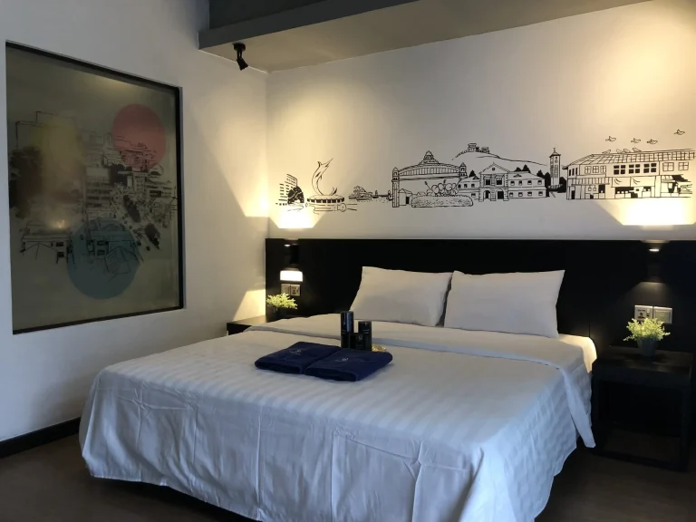 Bayan Suite with King bed featuring wall with decorative stickers, a huge painting and lighting